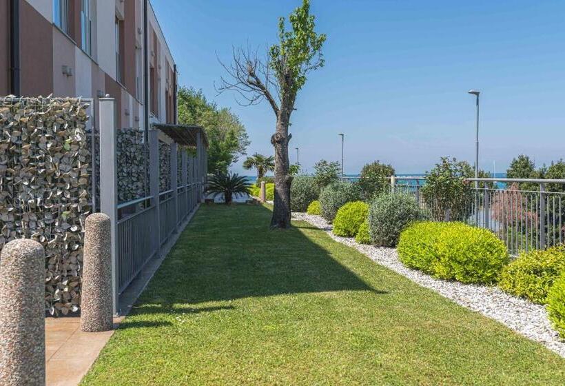 هتل Lavender Oleander Resort