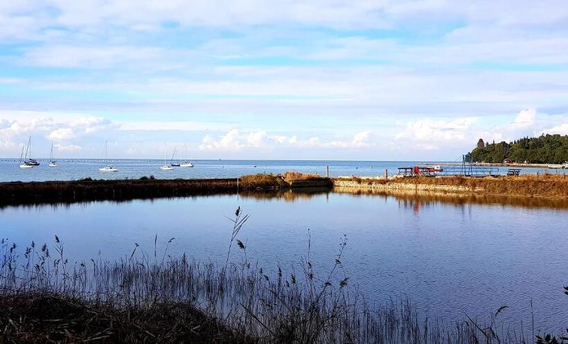 هتل Lavender Oleander Resort