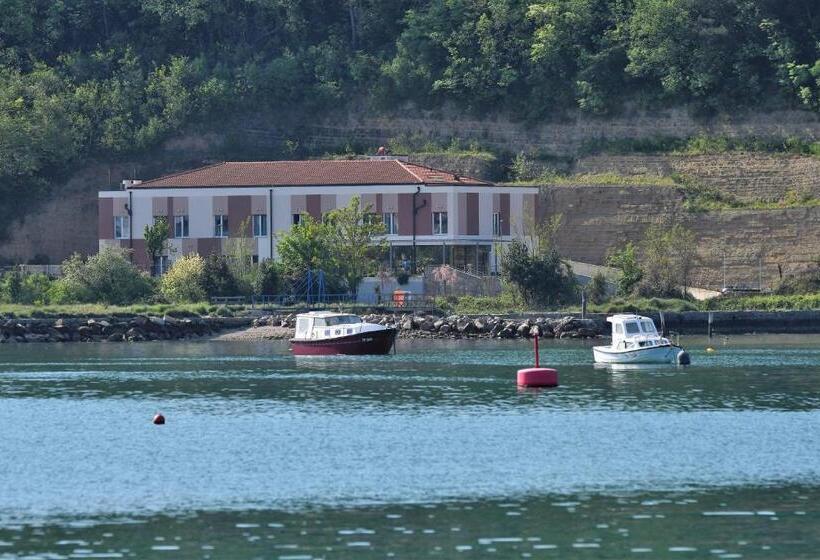 هتل Lavender Oleander Resort