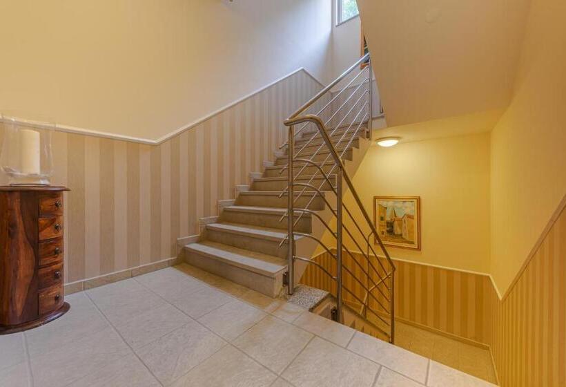 هتل Lavender Oleander Resort