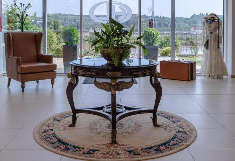 هتل Lavender Oleander Resort