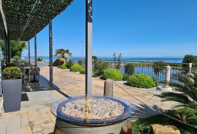 هتل Lavender Oleander Resort