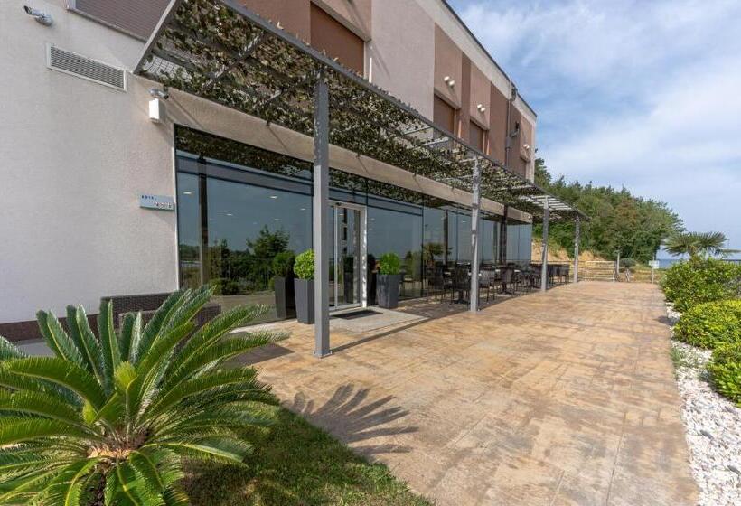 هتل Lavender Oleander Resort