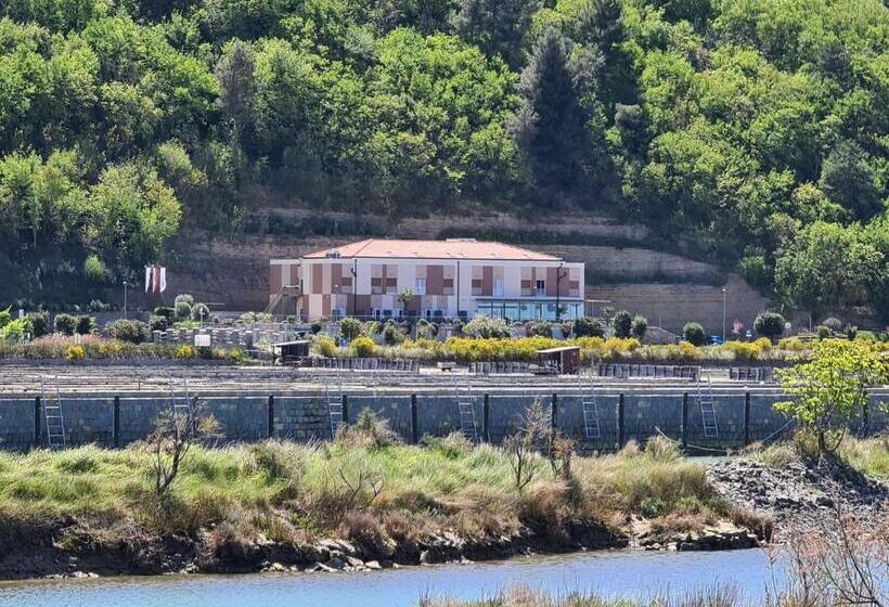 هتل Lavender Oleander Resort