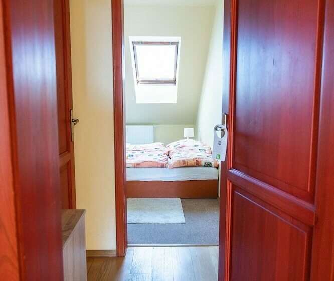 Отель Penzión Zefir Bojnice