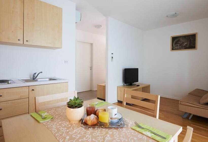 هتل Postojna Cave Rooms & Apartments Proteus