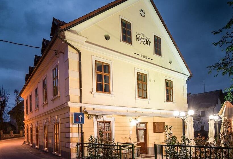 هتل Pri Mostu