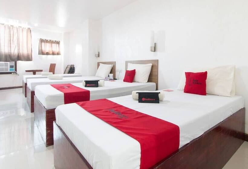 هتل Reddoorz Plus Near Vigan City Commercial Center