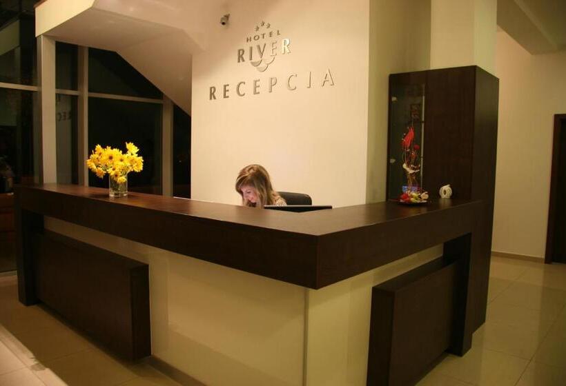 ホテル River
