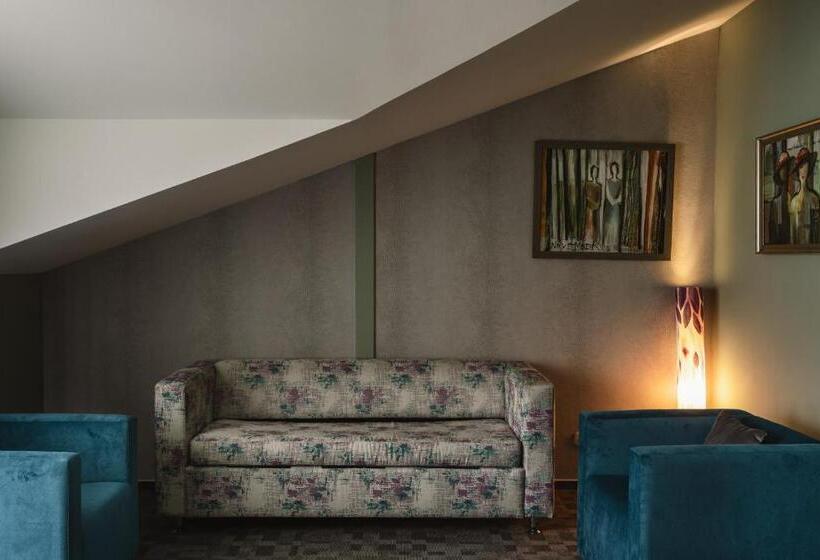 هتل Romantique Veles