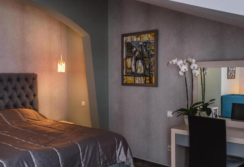 هتل Romantique Veles