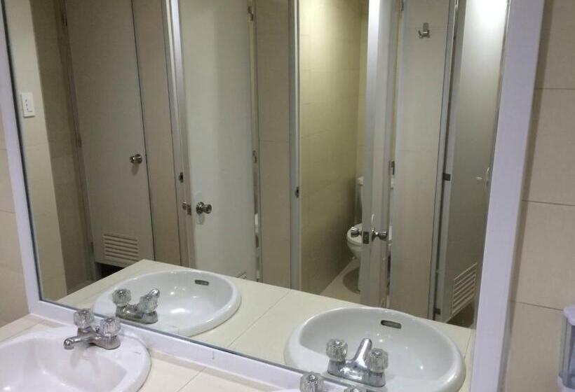 Stone House Hotel Pasay