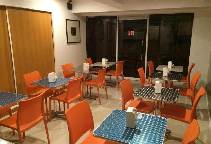 Stone House Hotel Pasay