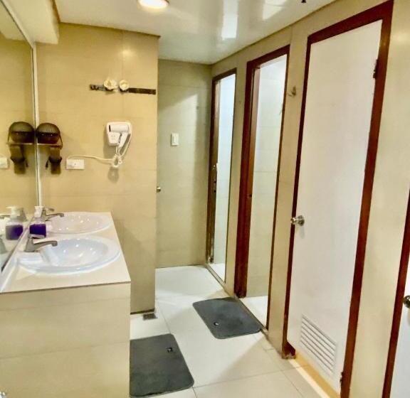 Stone House Hotel Pasay