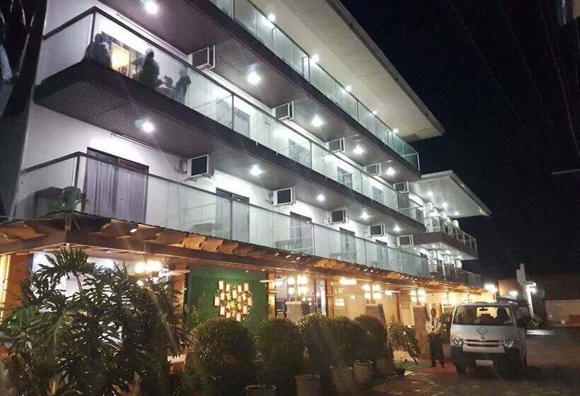 בית מלון כפרי The Premiere Business