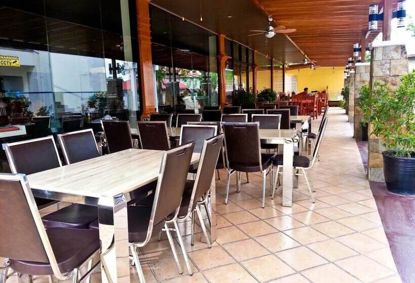 בית מלון כפרי The Premiere Business