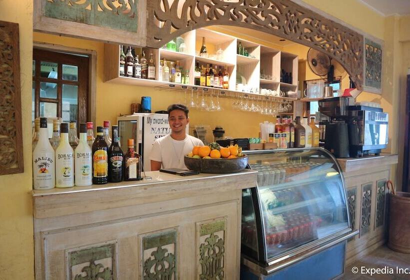 Hotel The Sun Villa Beachfront Resort & Spa