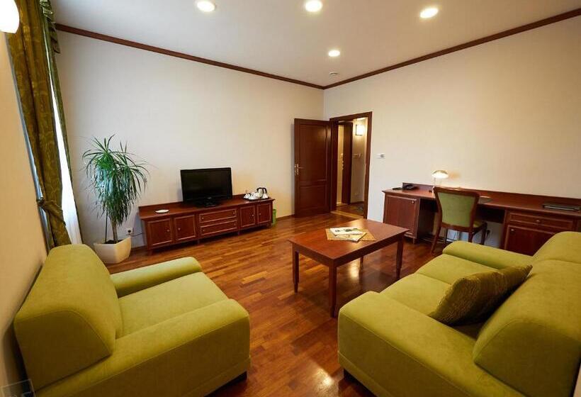 Hradná Stráž Hotel&apartments S Privátnym Wellness