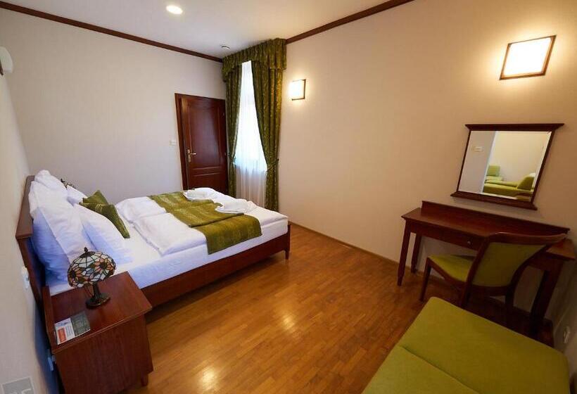 Hradná Stráž Hotel&apartments S Privátnym Wellness