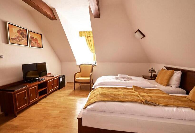 Hradná Stráž Hotel&apartments S Privátnym Wellness