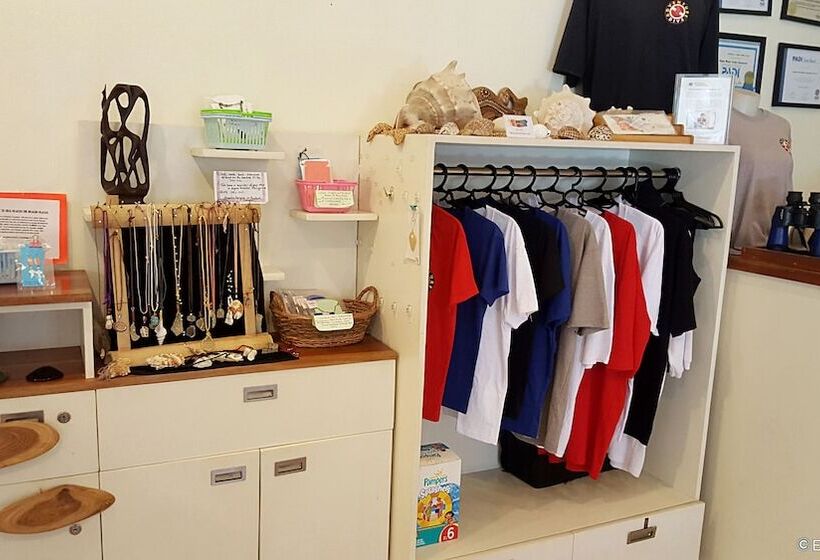 Mike's Dauin Dive Resort