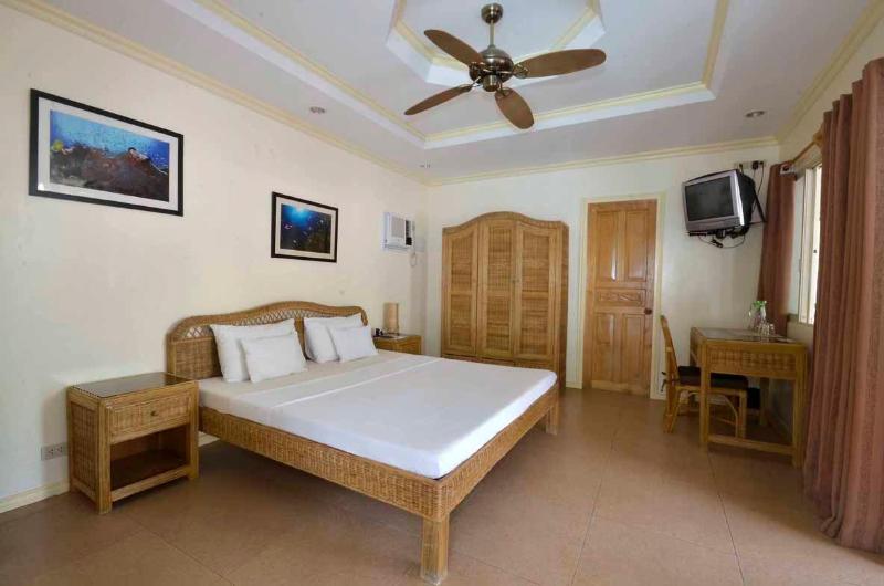 Mike's Dauin Dive Resort