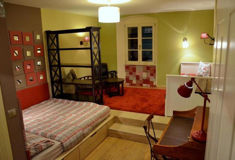 تختخواب و صبحانه Muzikafe Home Of Culture