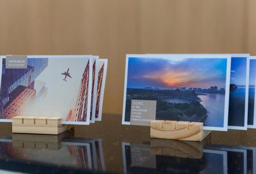 Chonpines Hotels·leshan Giant Buddha