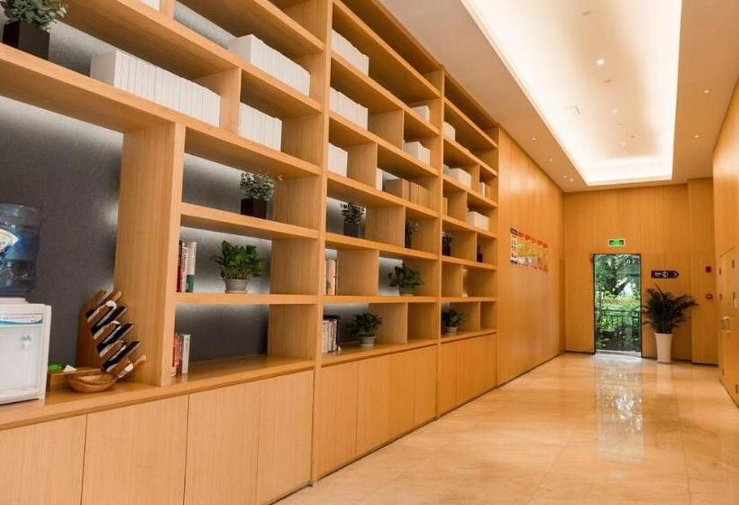 Chonpines Hotels·leshan Giant Buddha