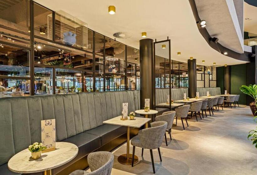 Corendon Amsterdam Schiphol Airport, a Tribute Portfolio Hotel