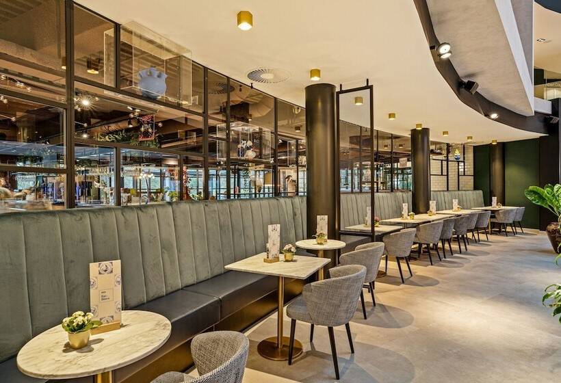 Corendon Amsterdam Schiphol Airport, a Tribute Portfolio Hotel