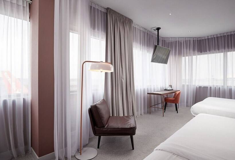 Corendon Amsterdam Schiphol Airport, a Tribute Portfolio Hotel