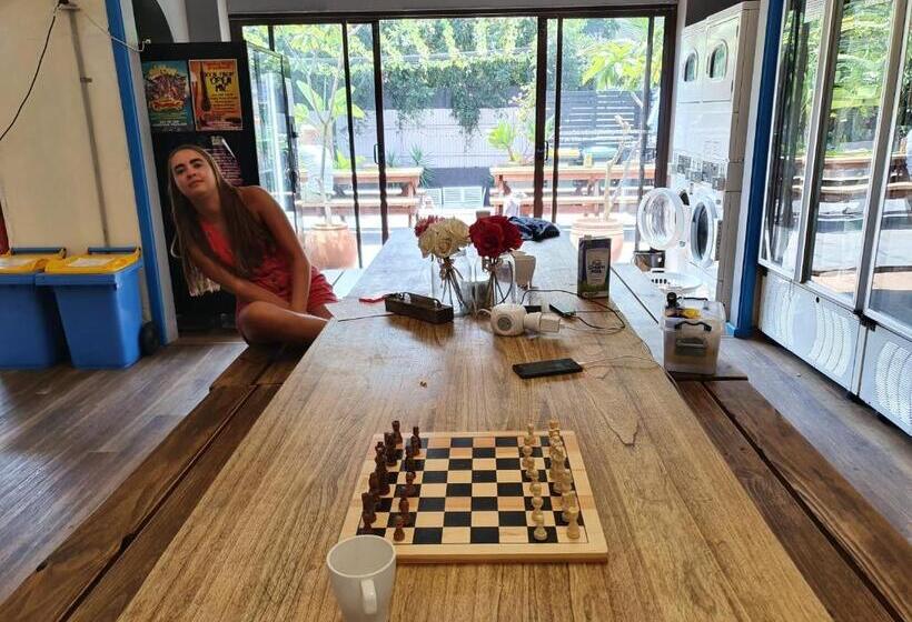 هتل Bondi Beach Backpackers