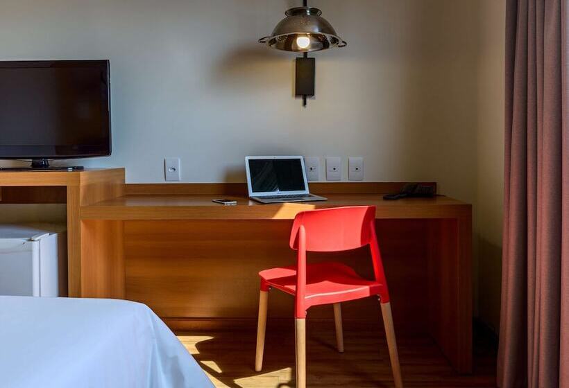 בית מלון כפרי Nacional Inn Bauru