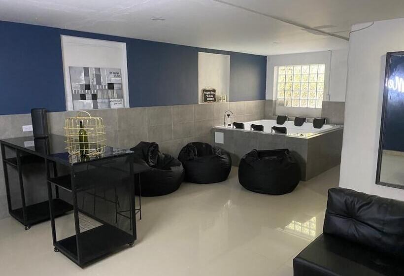 Отель Luxury Villa In Provenza