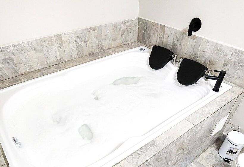 Отель Luxury Villa In Provenza