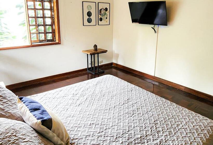 Отель Luxury Villa In Provenza