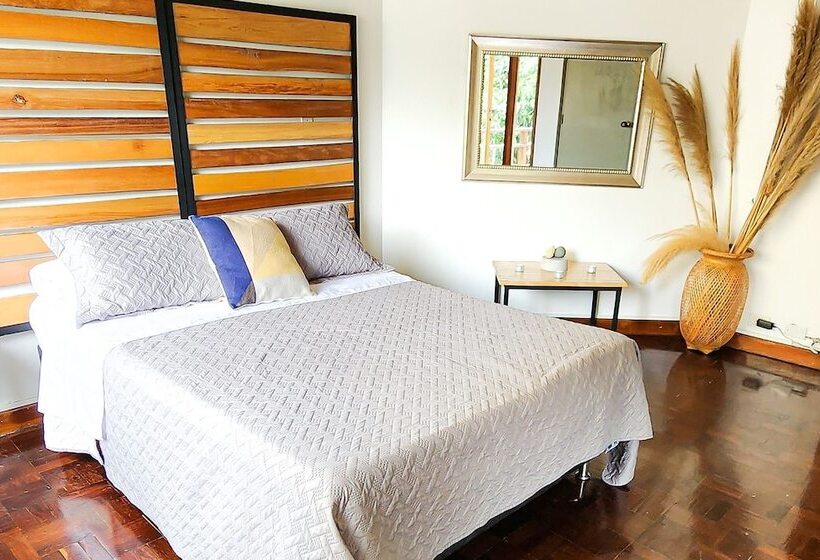 Отель Luxury Villa In Provenza