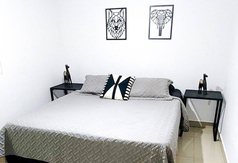 Отель Luxury Villa In Provenza