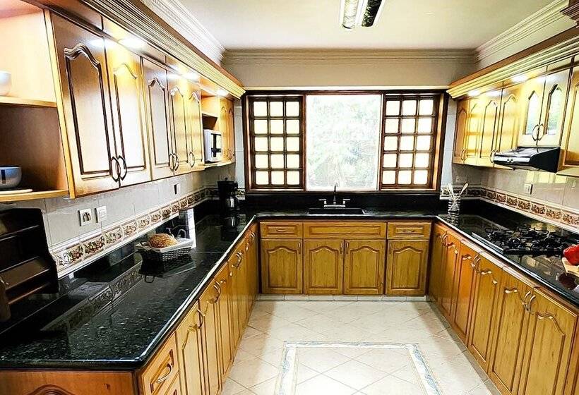 Отель Luxury Villa In Provenza