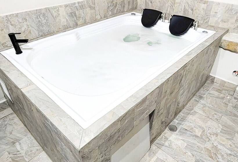 Отель Luxury Villa In Provenza