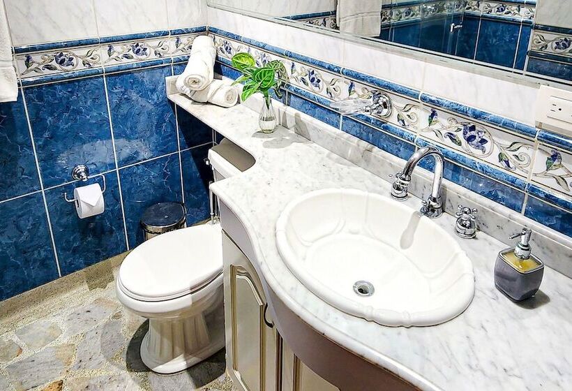 Отель Luxury Villa In Provenza