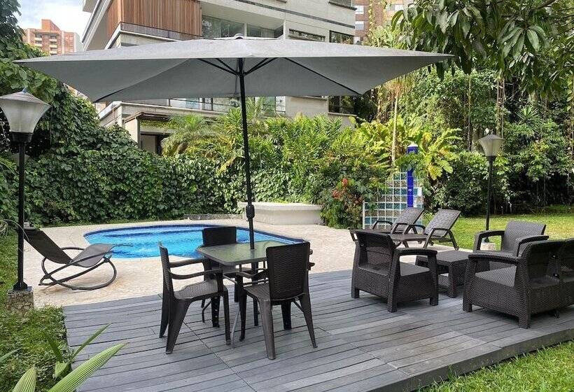 Отель Luxury Villa In Provenza