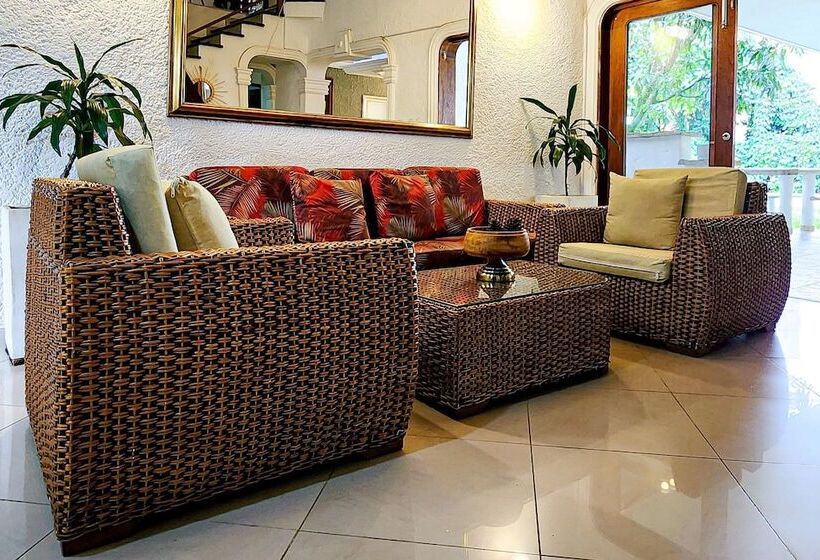 Отель Luxury Villa In Provenza