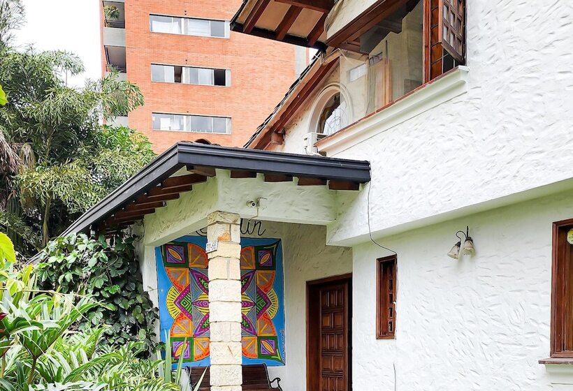 Отель Luxury Villa In Provenza