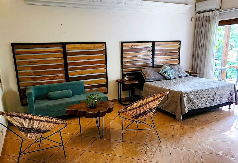 Отель Luxury Villa In Provenza