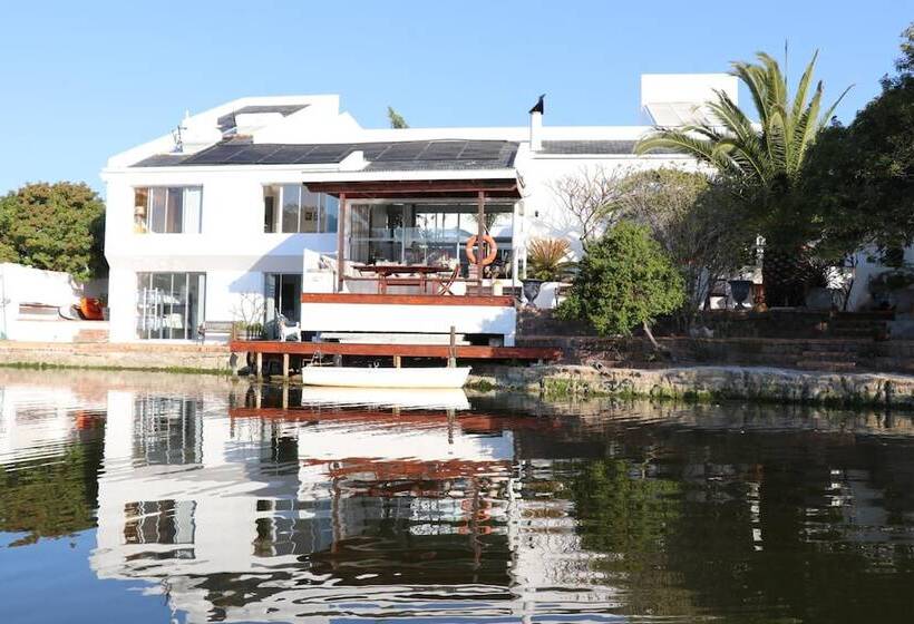 Admiralty Bed & Breakfast