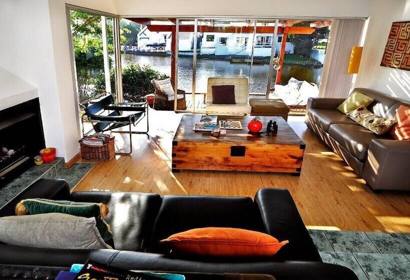 Admiralty Bed & Breakfast