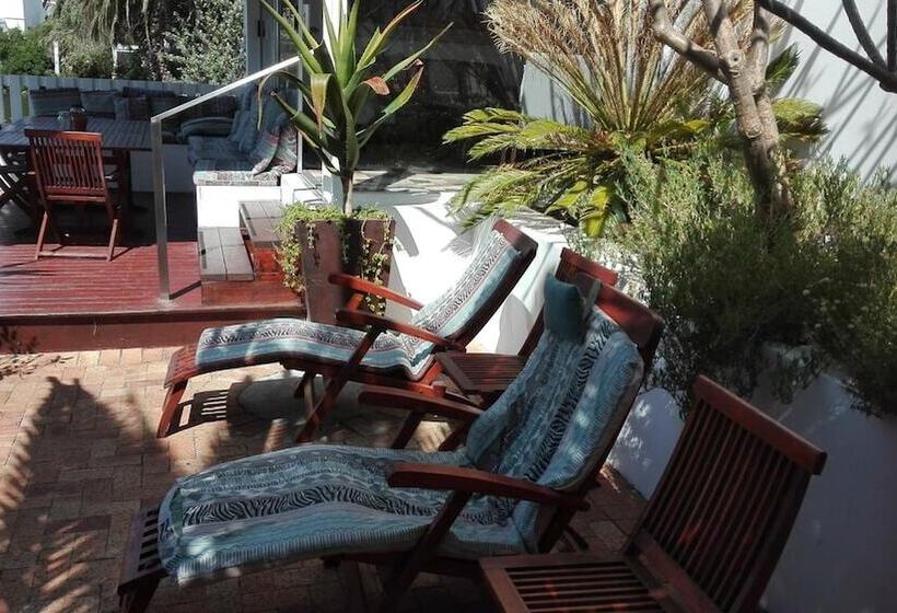 Admiralty Bed & Breakfast