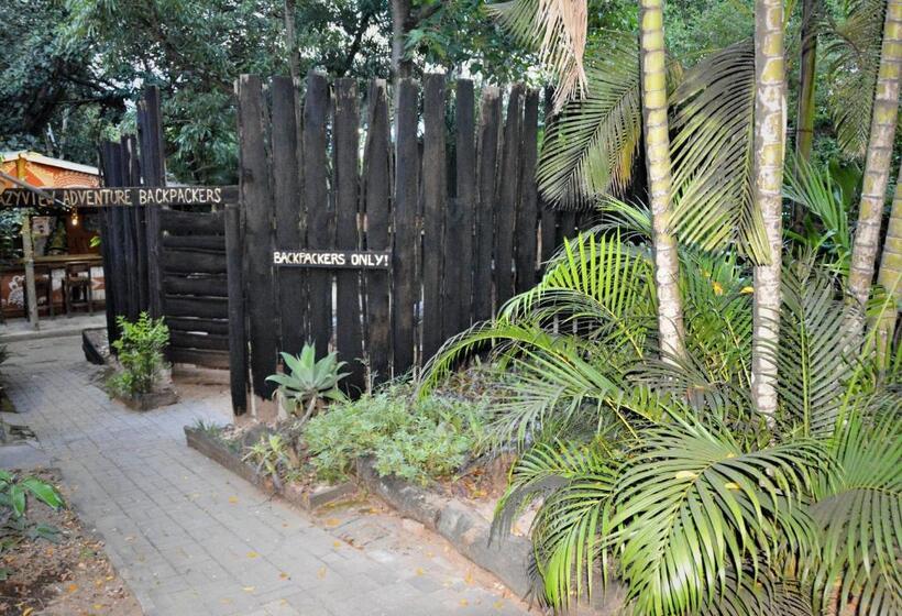 Общежитие Hazyview Adventure Backpackers